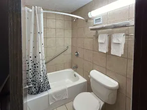Raintree Inn - Image 4
