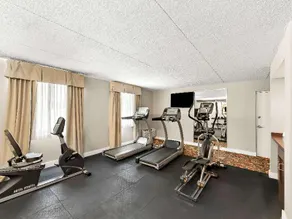 The Plaza On The Pike Hotel Atlantic City West by OYO Rooms - Image 5