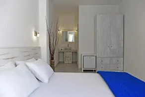 Porto Naoussa Hotel - Image 4