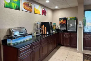 Quality Inn - Image 4
