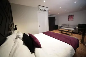 The Roomy Hotel - Image 4