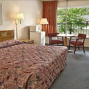 Town and Country Inn Suites Spindale - Image 1