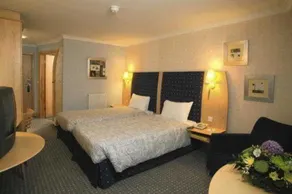 De Vere Whites - Image 1