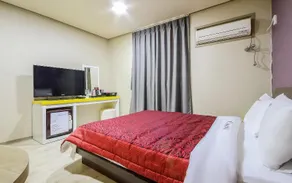 Q Motel - Image 5