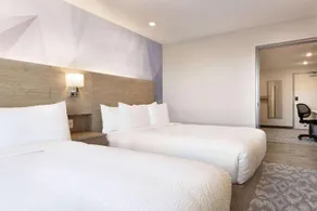 Days Inn by Wyndham Calgary North Balzac - Image 4