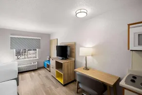 Days Inn & Suites by Wyndham Rochester Mayo Clinic South - Image 5