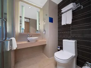 Holiday Inn Express Zhengzhou Airport - Image 4