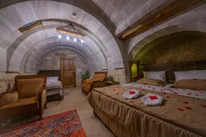 Glamada Cave Suite - Image 2