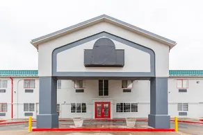 OYO Townhouse Tulsa Airport & Fairgrounds - Image 2
