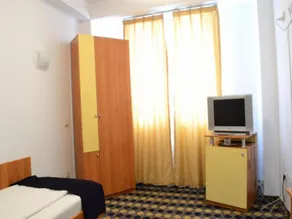 Plus Hotel - Image 4