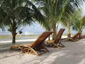 Linaw Beach Resort - Image 1