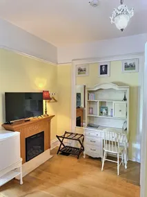 Lasalle Guest House - Image 2