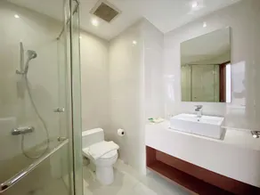 The Luxe Hotel - Image 5