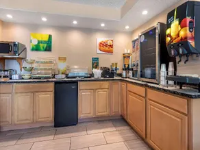 Super 8 by Wyndham Sanford Kennebunkport Area - Image 3