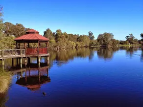 Perth Lake Side Lodge - Image 5