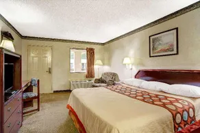 Super 8 by Wyndham Griffin - Image 3