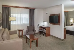 DoubleTree By Hilton Omaha Southwest - Image 4
