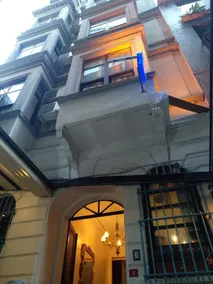 Hutsuite Hotel - Image 4