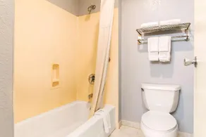 Rodeway Inn Auburn - Foresthill - Image 3