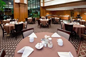 Holiday Inn Hotel and Suites Huntington Civic Aren - Image 2