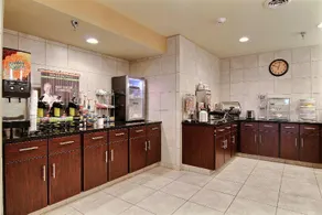 Cobblestone Hotel & Suites - Crookston - Image 5