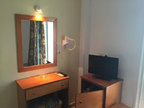 Iris Hotel - Image 2
