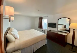 Americas Best Value Inn & Suites-Hyannis/Cape Cod - Image 2