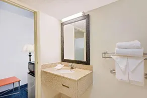 Days Inn by Wyndham Easton - Image 5