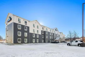 Days Inn & Suites by Wyndham Rochester Mayo Clinic South - Image 2