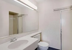 Travelodge by Wyndham Chambersburg - Image 2