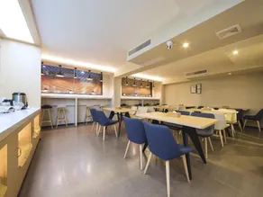 Hanting Express Shanghai Zhizaoju Road - Image 2