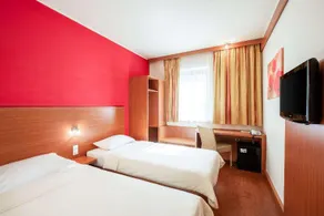 City Hotel Budapest - Image 4