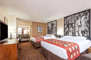 Super 8 by Wyndham Clovis - Image 4