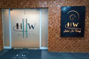 He Wang Hotel - Image 4