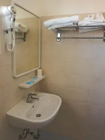 Hotel Niagara - Image 5