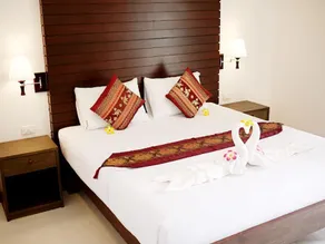 Naithon Beach Mansion - Image 4