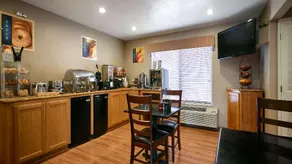 Best Western Oakridge Inn - Image 2