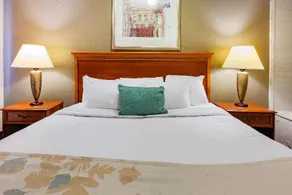 Travelodge by Wyndham Monroe - Image 5