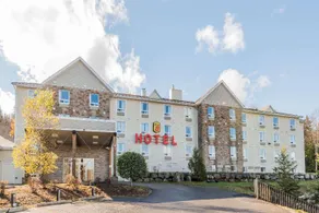 Super 8 by Wyndham Sainte Agathe des Monts - Image 2