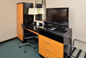 Holiday Inn Express New York JFK Airport Area - Image 3
