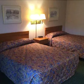 Town and Country Inn Suites Spindale - Image 2