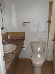 Econo Lodge Vernon - Image 2