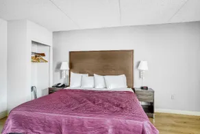OYO Hotel Burlington South - Image 4