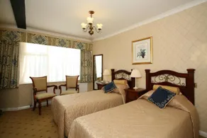 Deans Place Hotel - Image 2