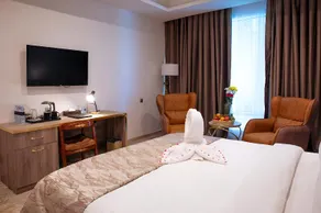 Al Mansour Plaza - Image 3