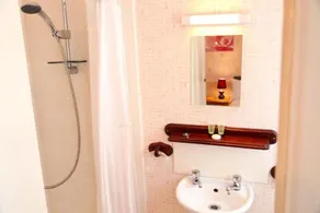 Silverwell Hotel - Image 2