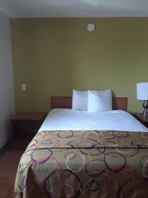 Host Inn and Suites - Image 2