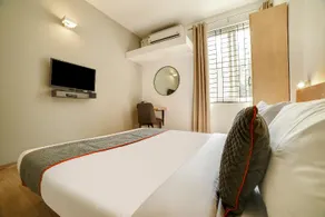 OYO Townhouse 361 Sarvar Hospitality - Image 4