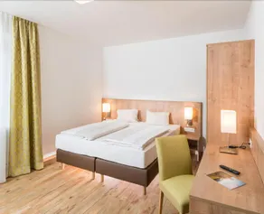 Hotel zur Post & Appartementhaus Kern - Image 2