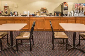 Days Hotel & Conference Center By Wyndham Danville - Image 2